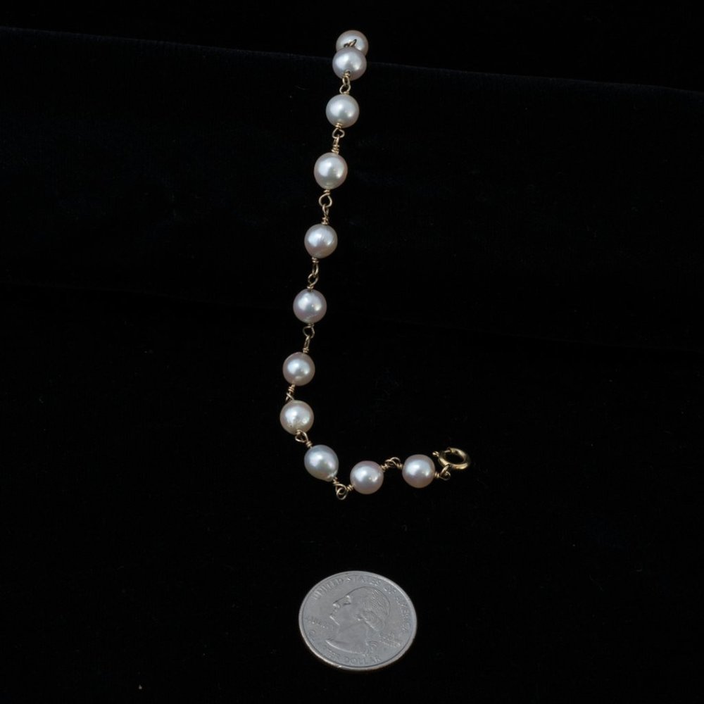 Beautiful Saltwater Cultured Pearl and Gold Linked Bracelet
